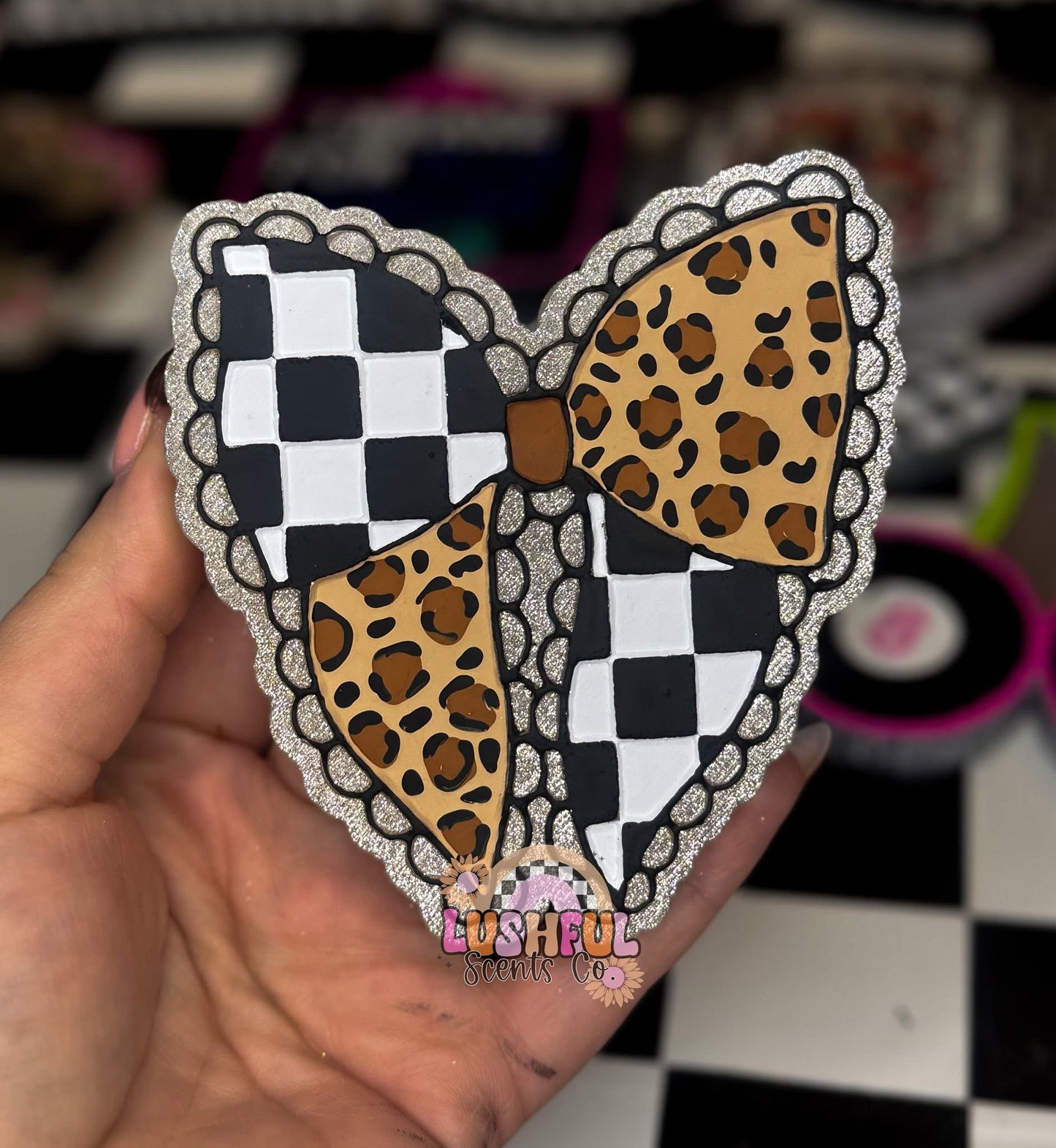 Checkered Scalloped Bow Silicone Mold