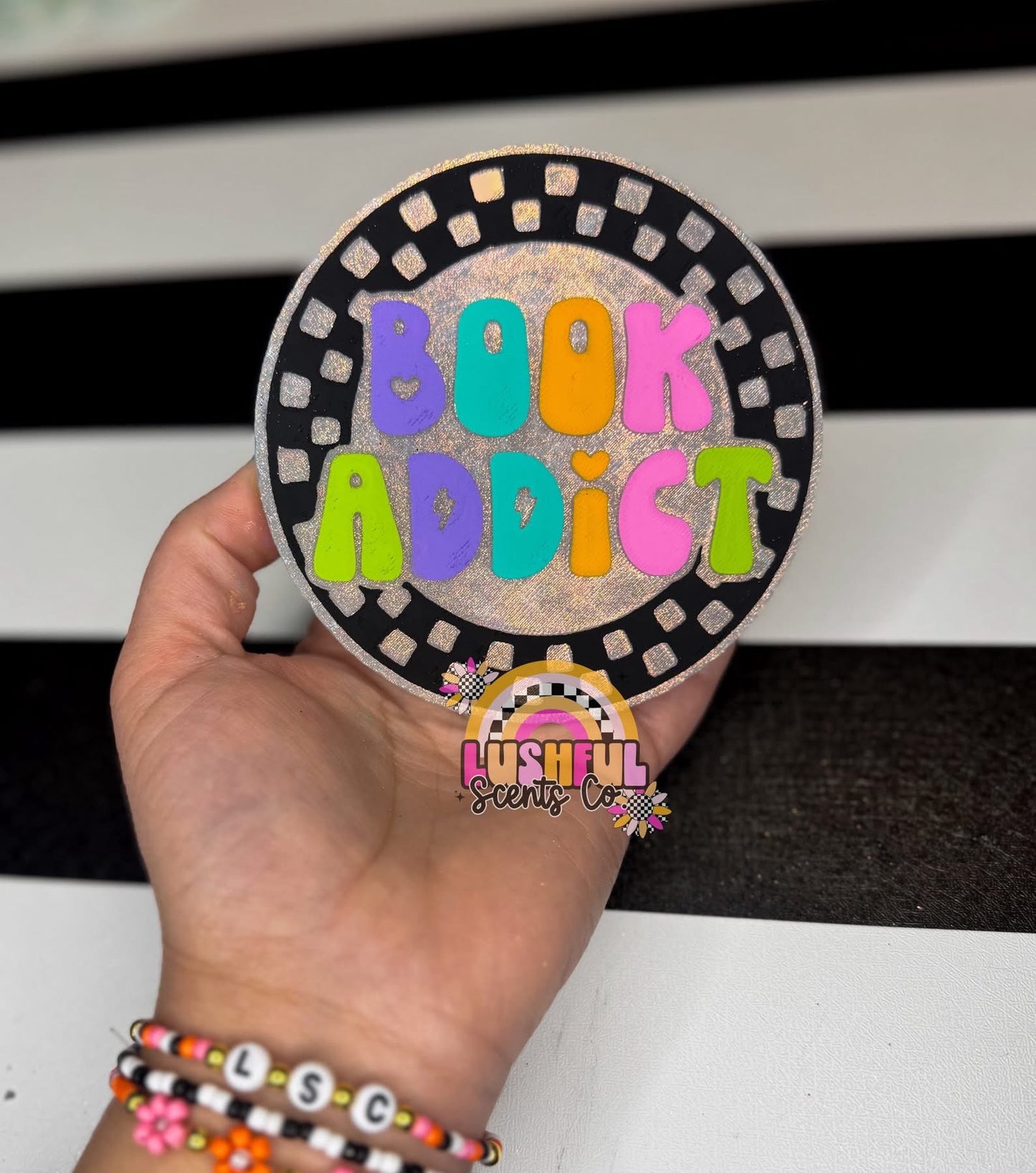 Book Addict Checkered Round Silicone Mold